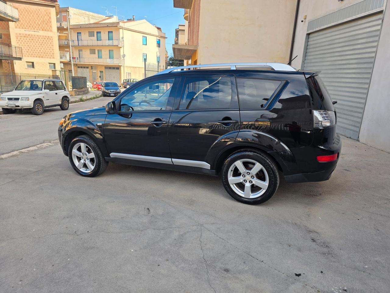 Mitsubishi Outlander 2.0 DI-D Instyle 7 p.ti DPF
