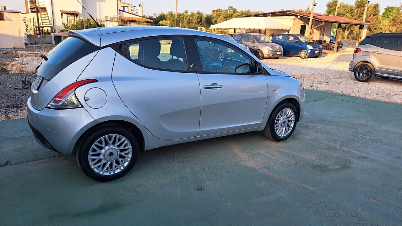 Lancia Ypsilon 1.2 69 CV 5 porte Gold