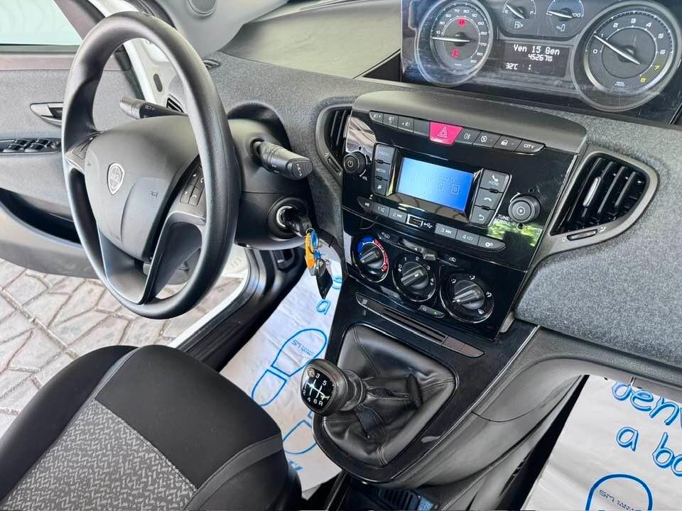 Lancia Ypsilon 1.0 FireFly 5 porte S&S Hybrid Silver