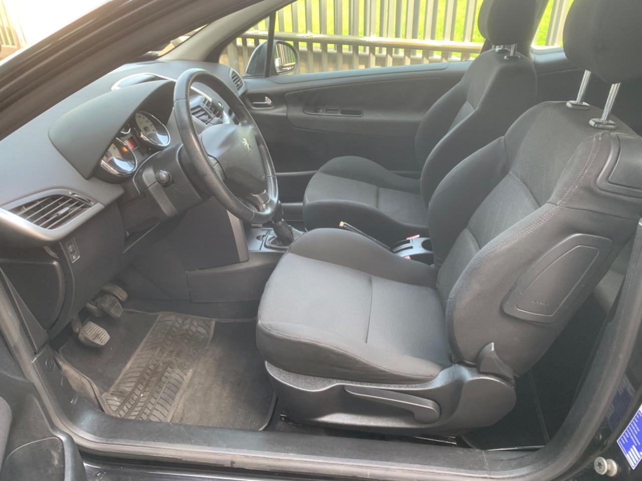 Peugeot 207 1.4 88CV 3p. ONE Line