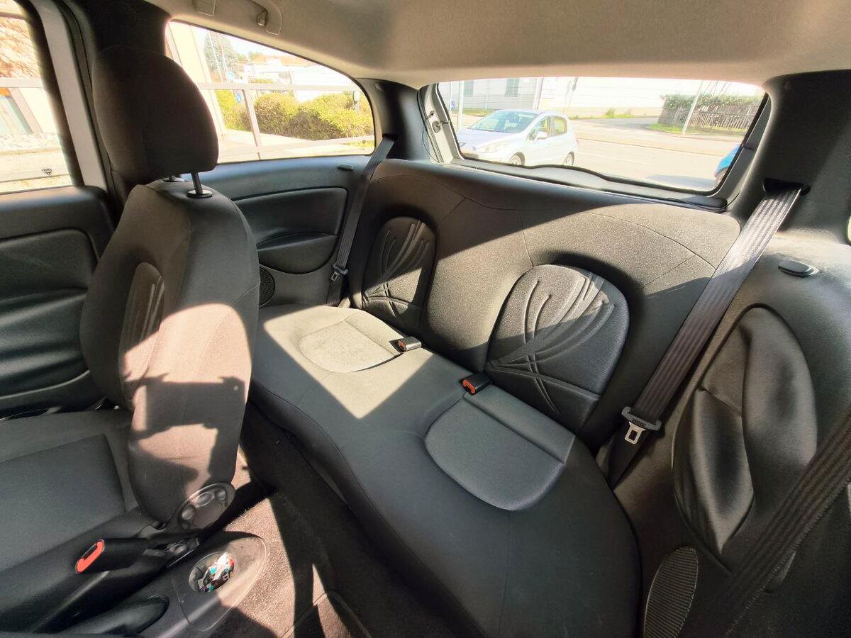 Lancia Ypsilon 1.2 8v Unyca