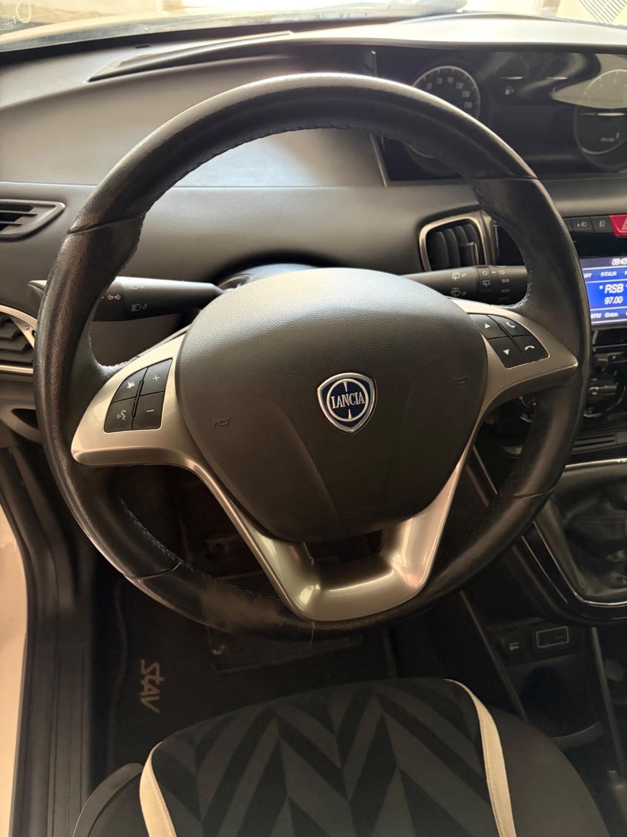 LANCIA YPSILON 1.2 69 CV 5 PORTE PLATINUM