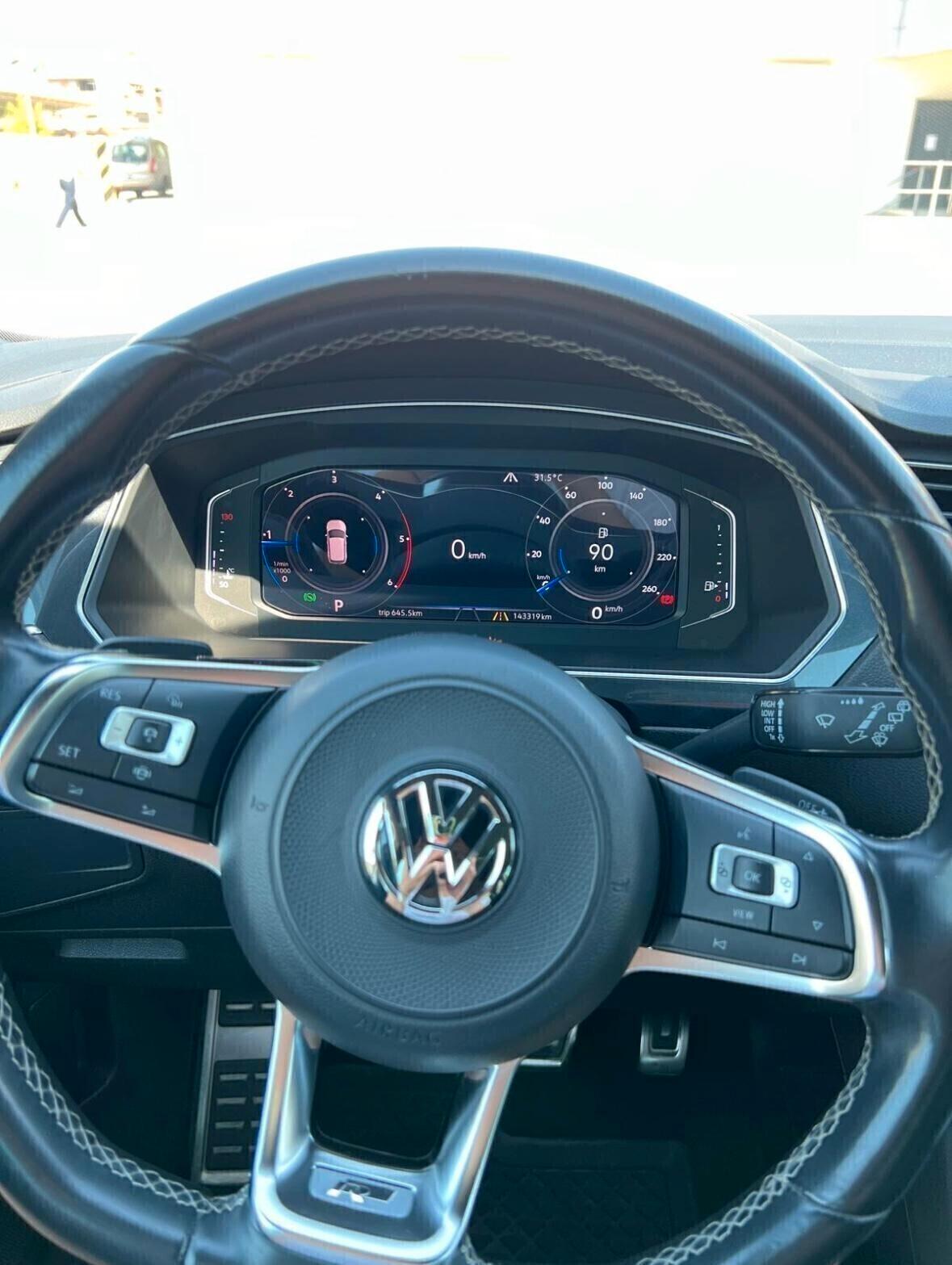 Volkswagen Tiguan 2.0 TDI SCR DSG 4MOTION Executive R-Line BMT