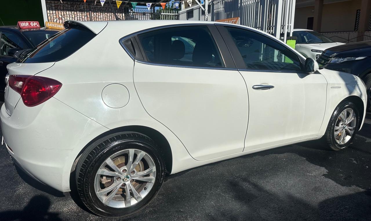 Alfa Romeo Giulietta 1.6 JTDm-2 105 CV Distinctive 2010