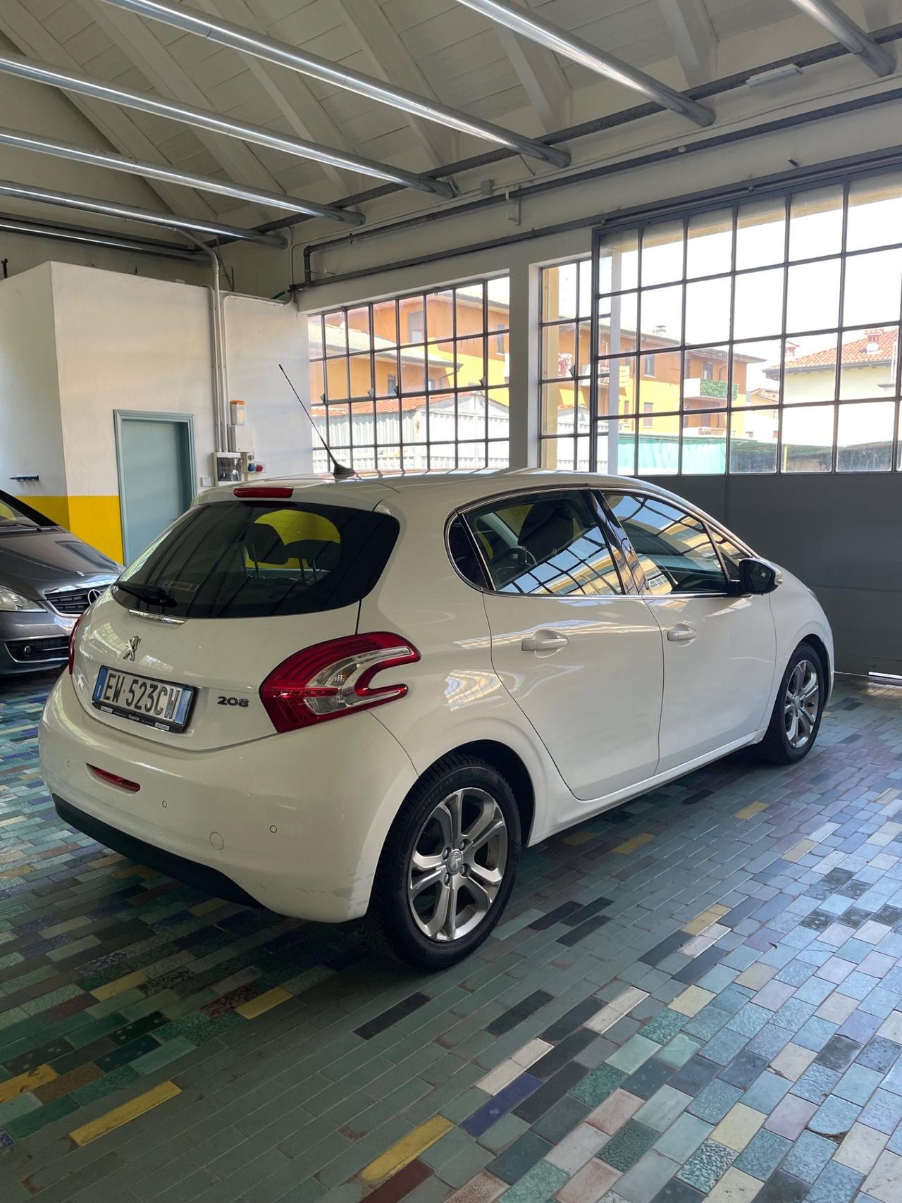 Peugeot 208 1.2 VTi 82 CV 5 porte Allure