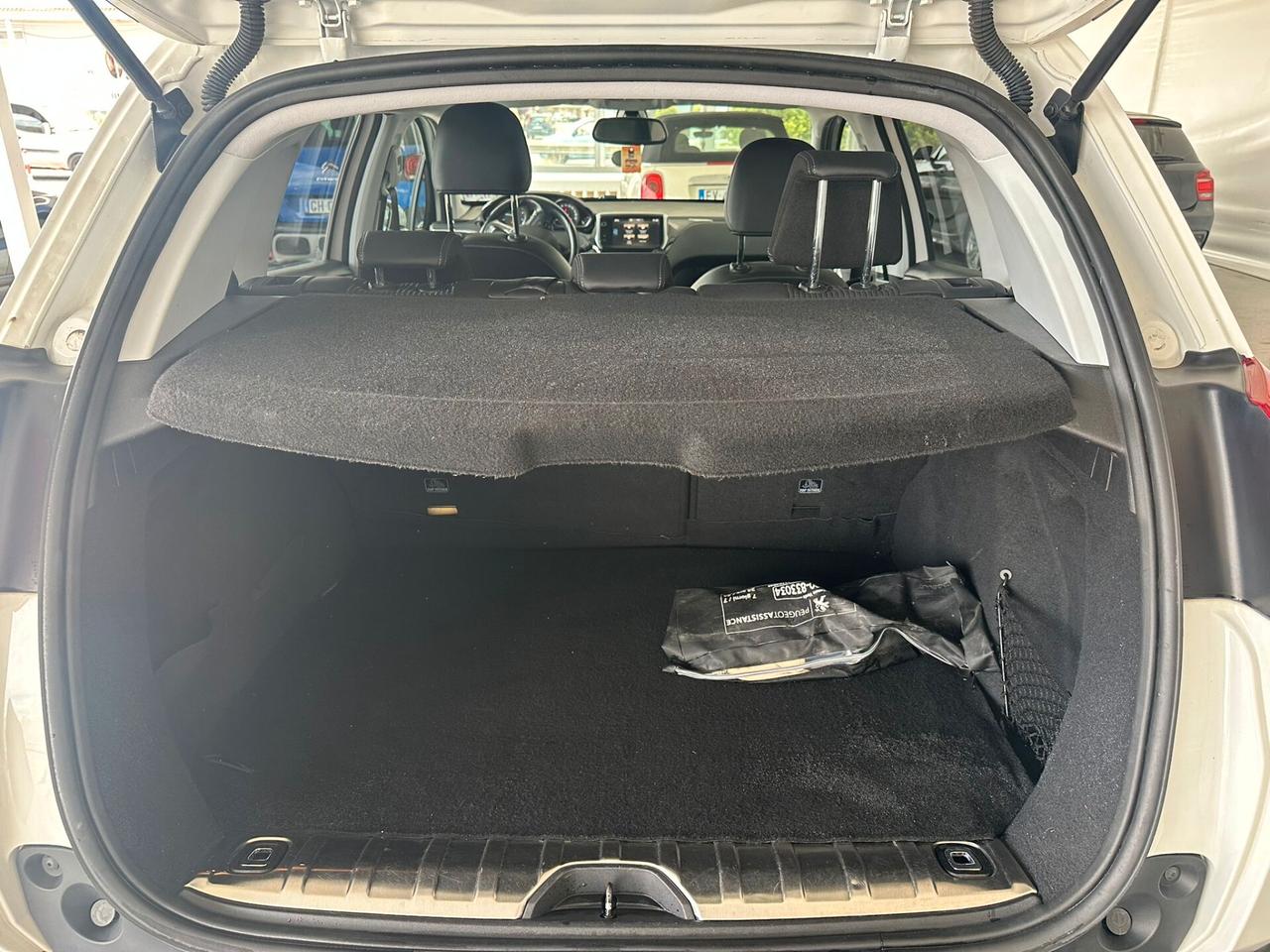 Peugeot 2008 BlueHDi 100 Allure 2016