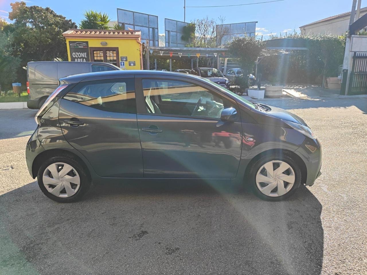 Toyota Aygo 1.0 VVT-i 69 CV 5 porte x-cite