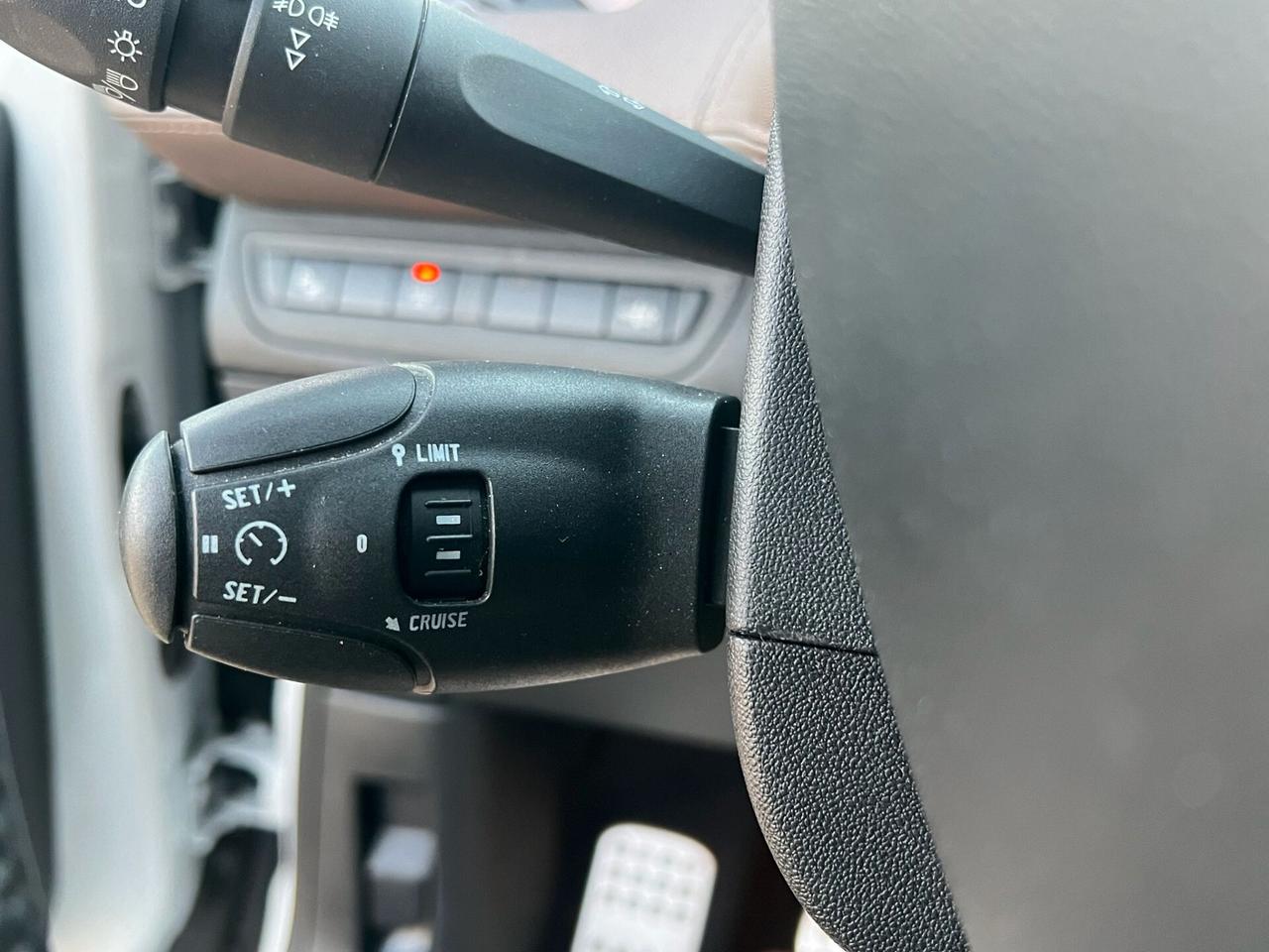 Peugeot 2008 1.6 HDi 115 CV Allure