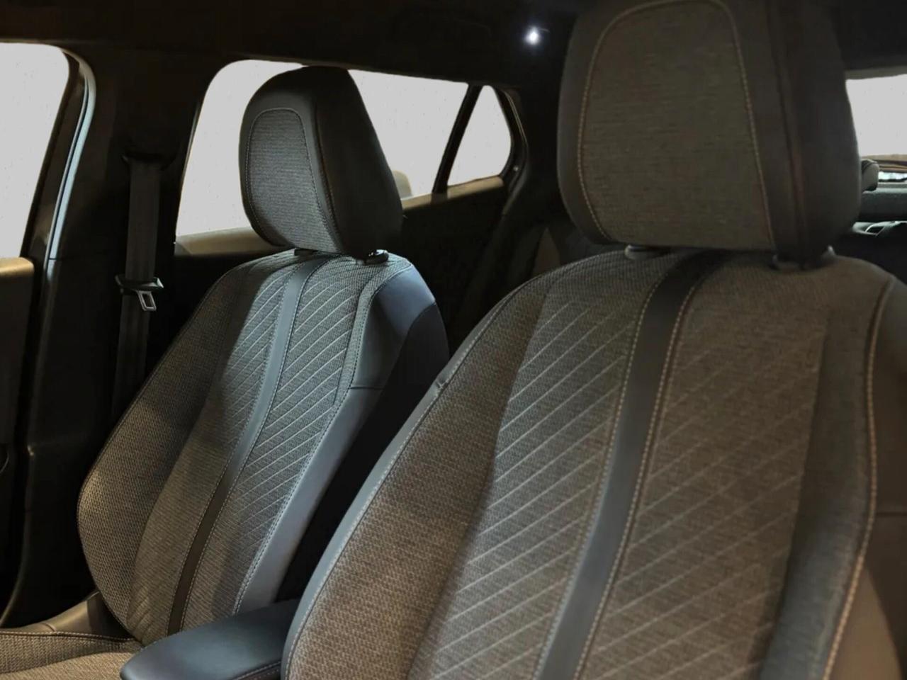 Peugeot 2008 BlueHDi 130 S&S EAT8 Allure