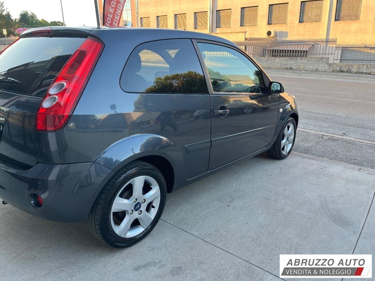 FORD Fiesta 1.2 16V 3p. Ghia