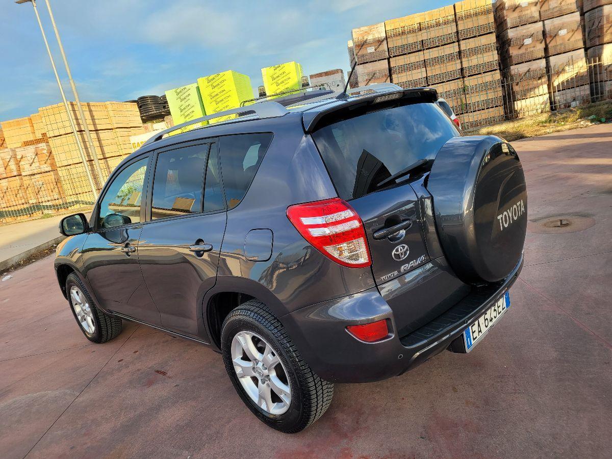 TOYOTA - RAV4 - 2.2 D-4D 150CV DPF Luxury