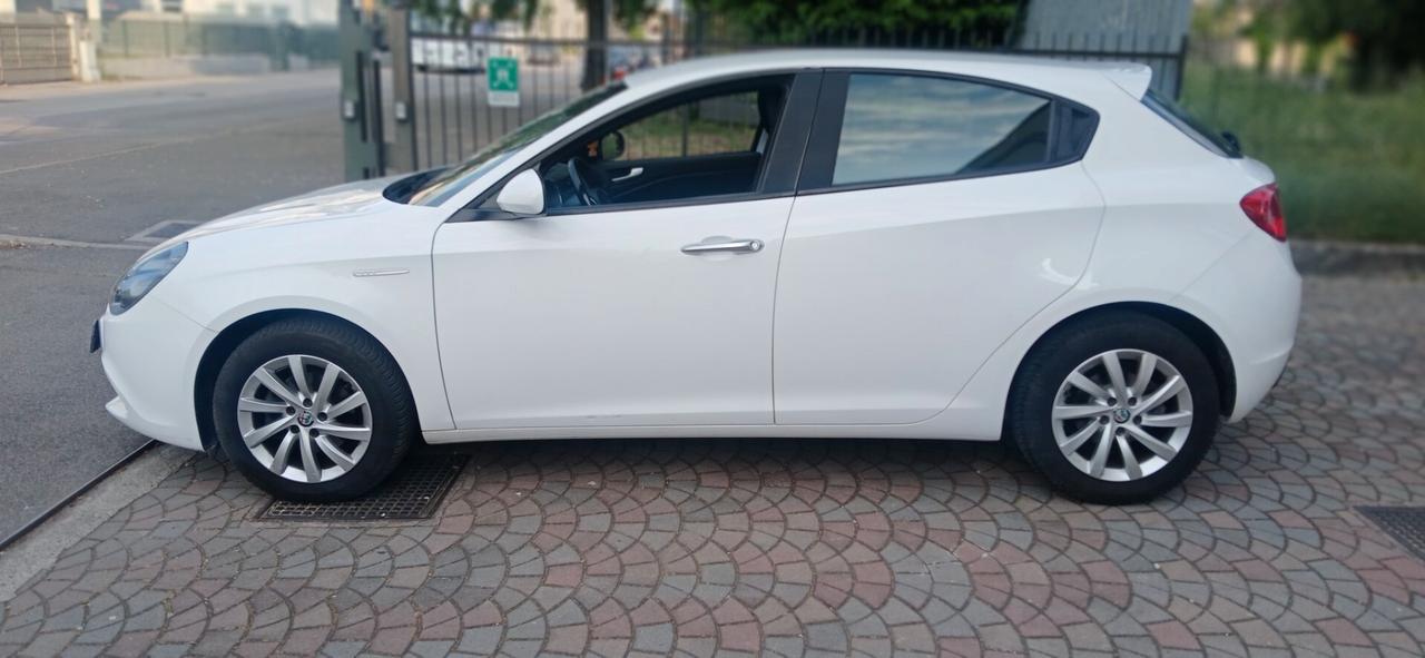 Alfa Romeo Giulietta 1.6 JTDm 120 CV neopatentati