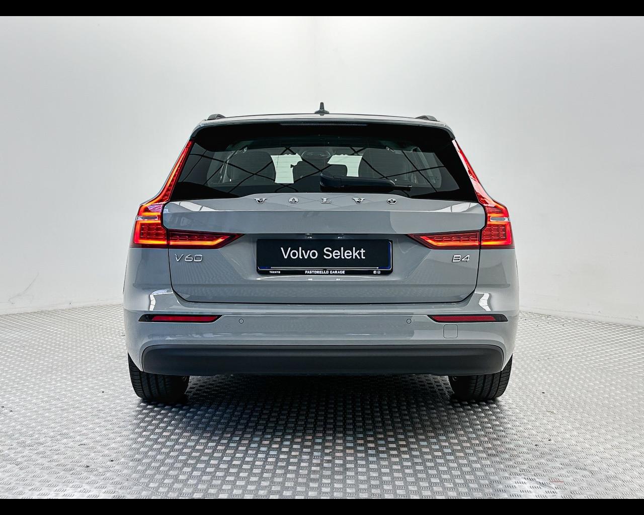 VOLVO V60 B4 (d) automatico Essential