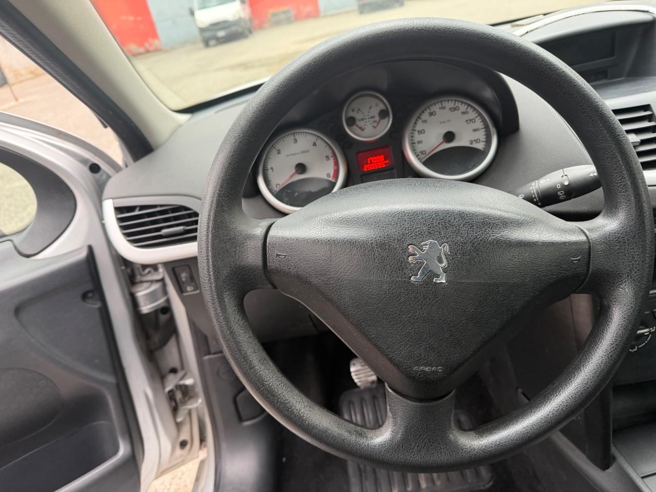 Peugeot 207 1.4 HDi 70CV 5p. XT