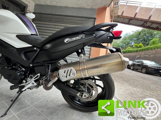 BMW F 800 R .