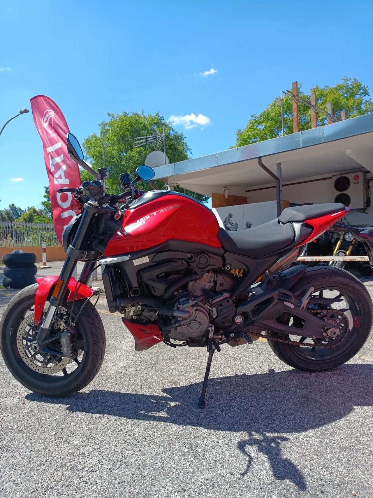 Ducati Monster 937 RED