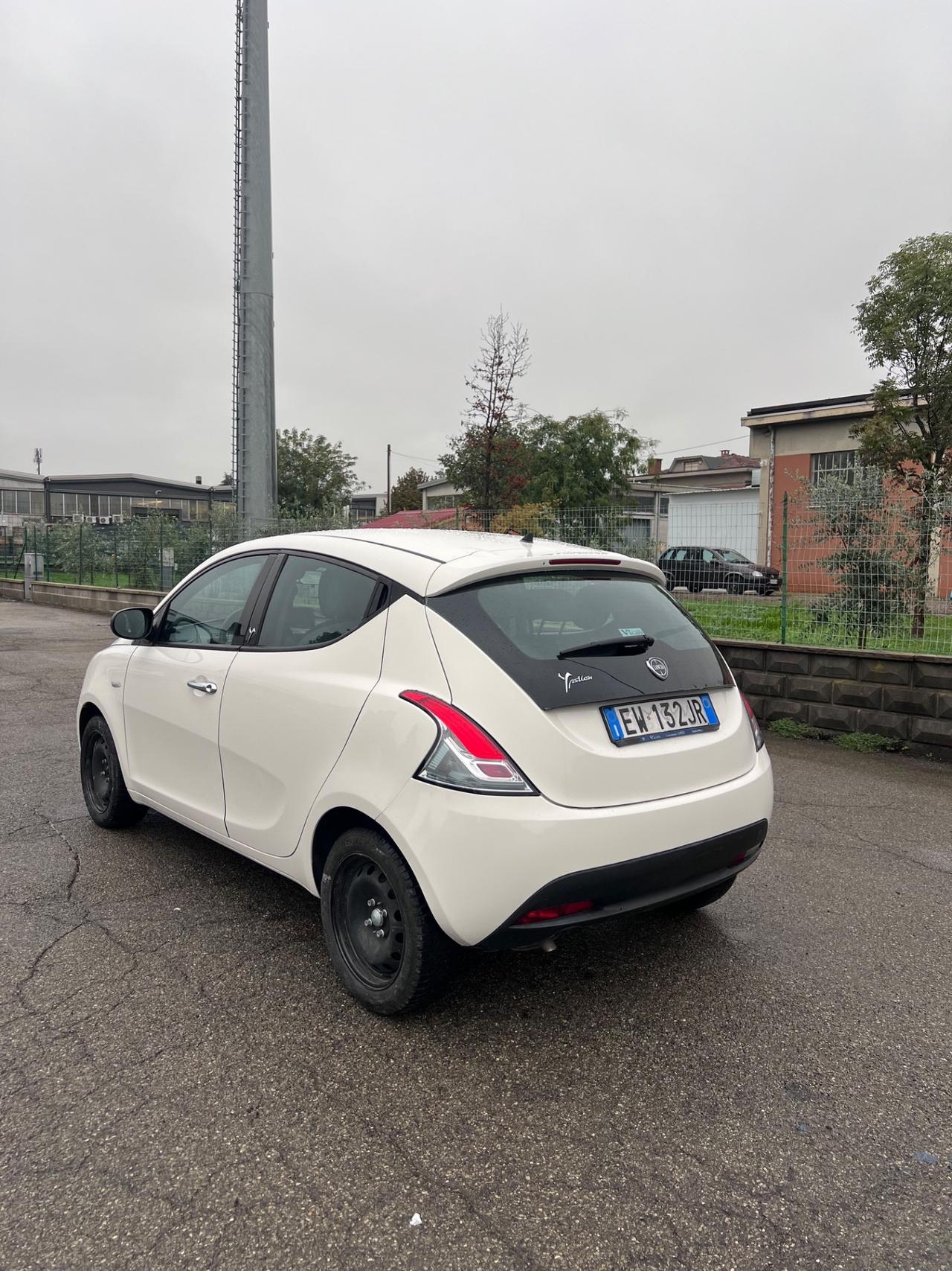 Lancia Ypsilon 1.2 69 CV 5 porte Silver