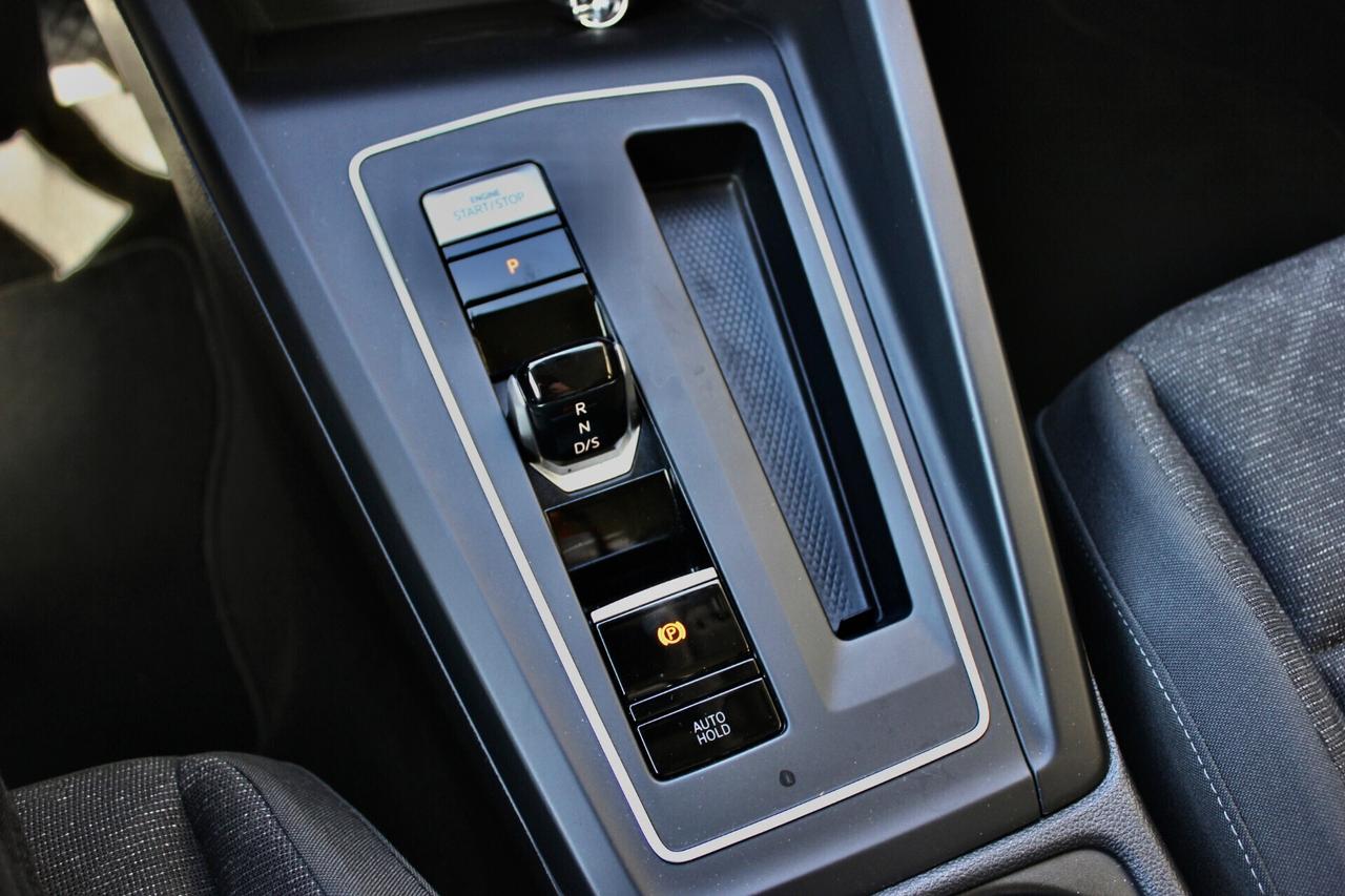 Volkswagen Golf 1.0 eTSI EVO DSG LIFE NEOPATENTATI