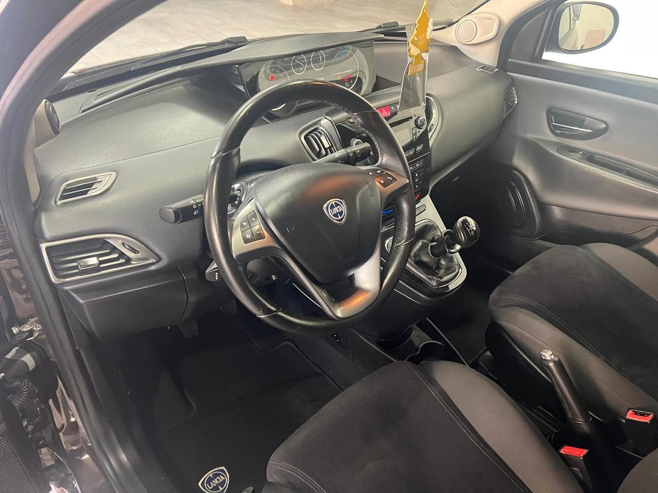 Lancia Ypsilon 0.9 TwinAir 85 CV 5 porte S&S Platinum