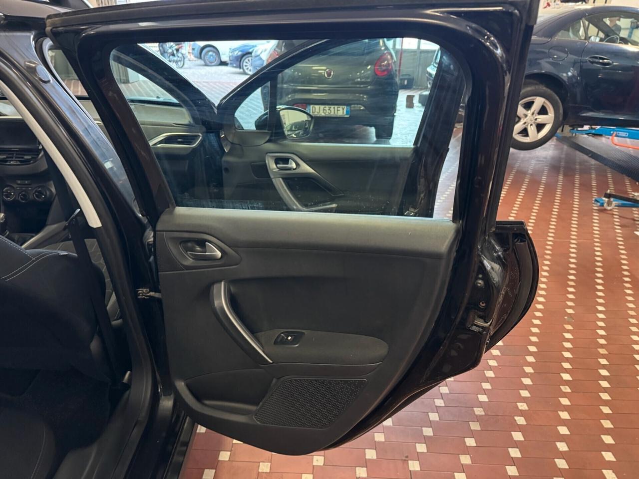 Peugeot 2008 PureTech 82 Active - IDEALE PER NEOPATENTATI