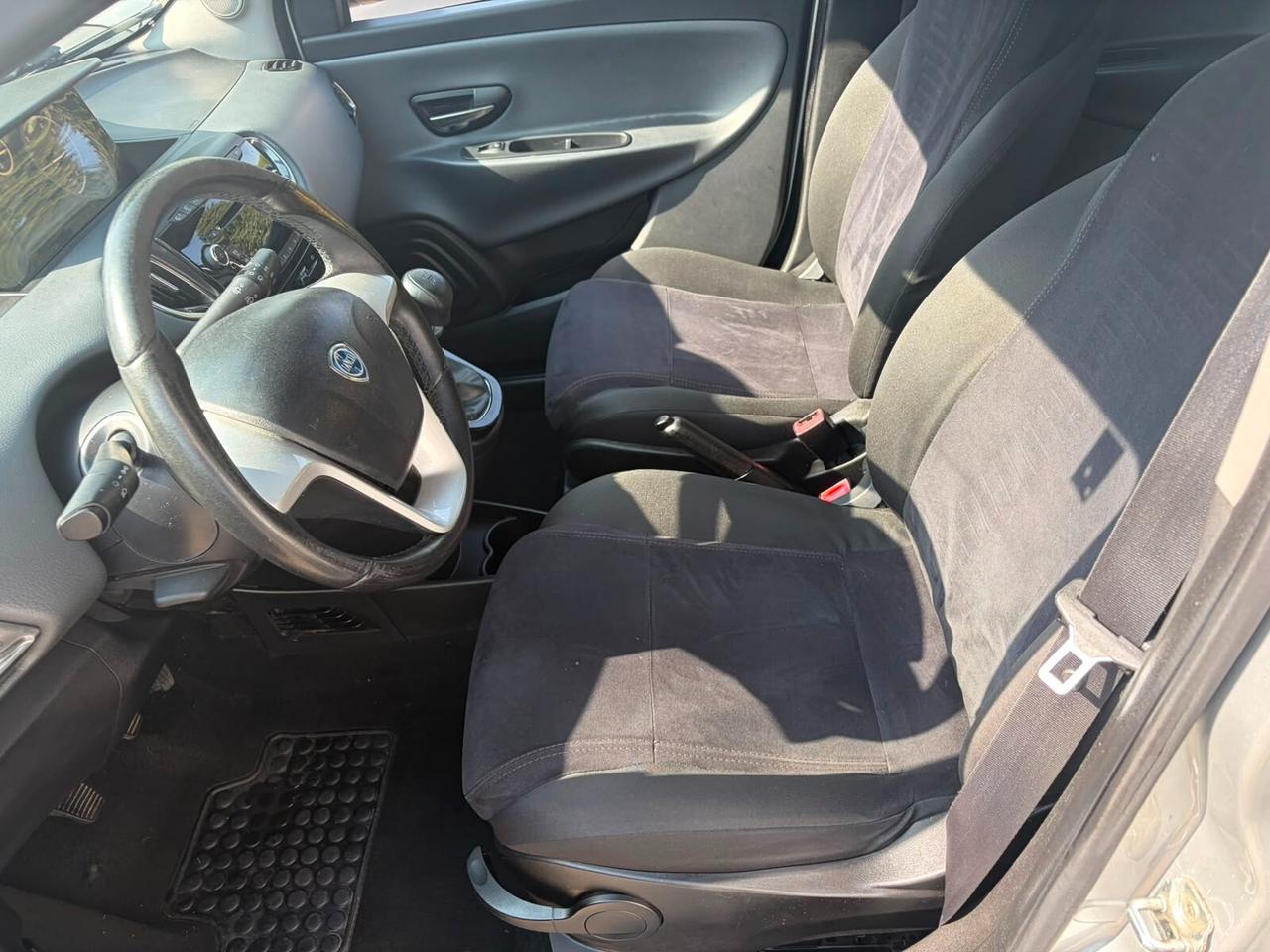 Lancia Ypsilon 1.2 69 CV 5 porte S&S Gold*EURO5*NEOPATENTATI
