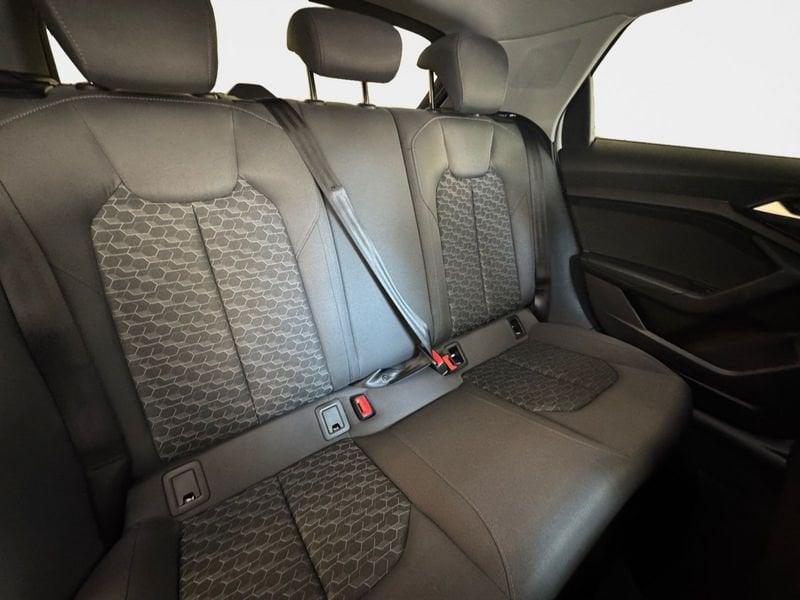 Audi A1 Sportback 30 1.0 tfsi Identity Black 116cv s-tronic