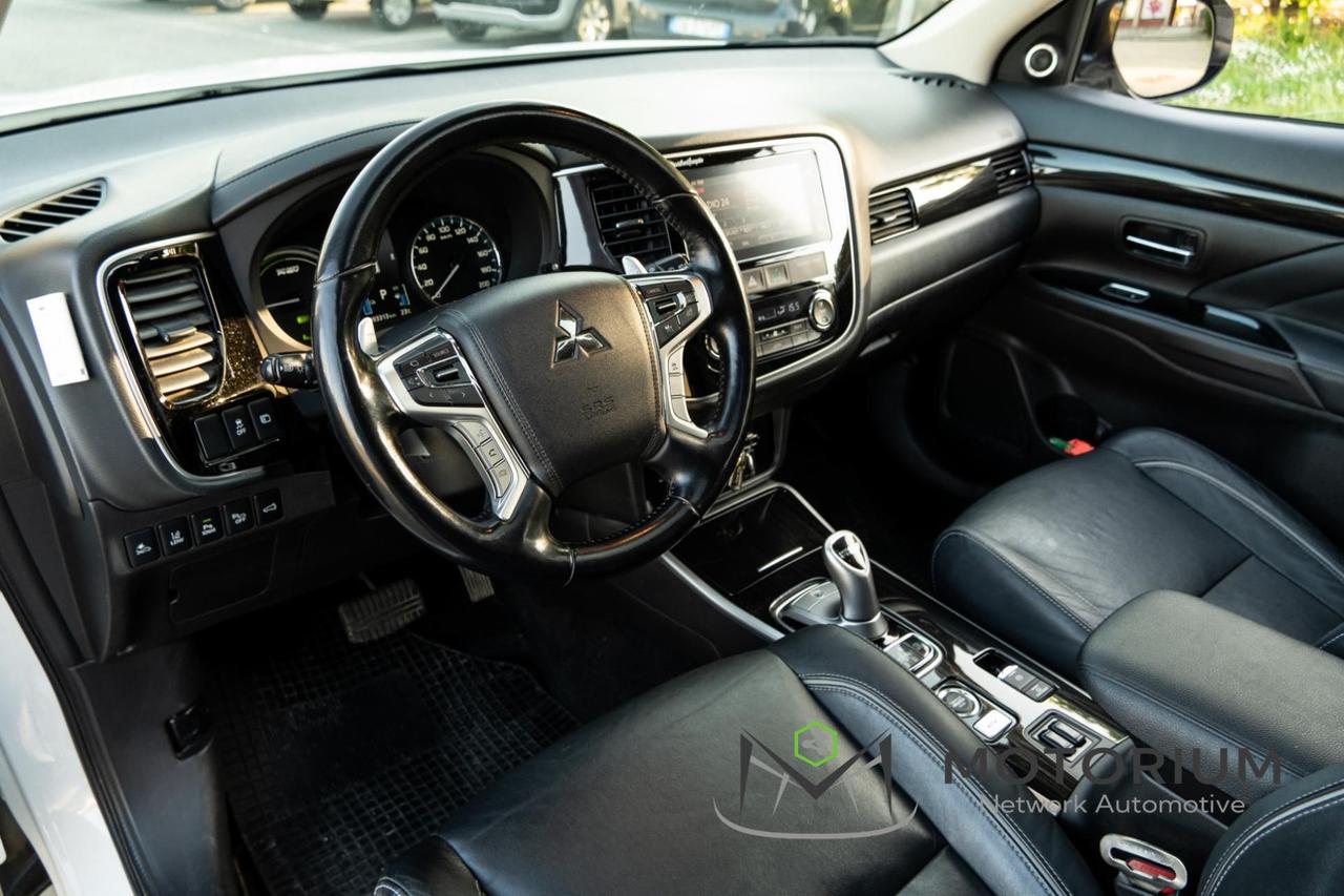 Mitsubishi Outlander 2.0 4WD PHEV Instyle 2018 - PLUG-IN HYBRID