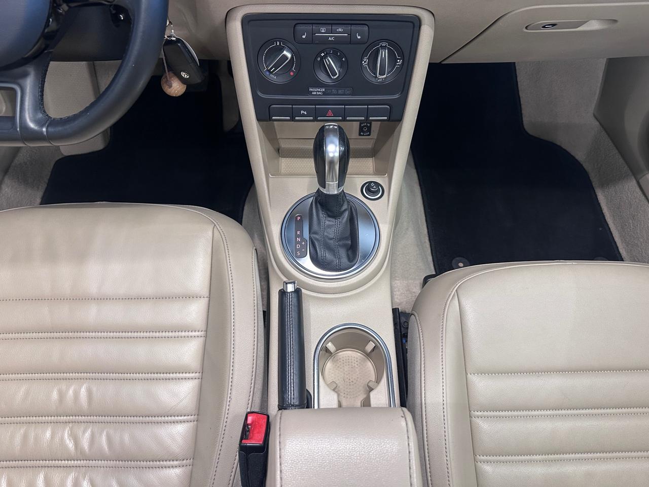 Volkswagen Maggiolino Cabrio 1.6 tdi Design 105cv dsg