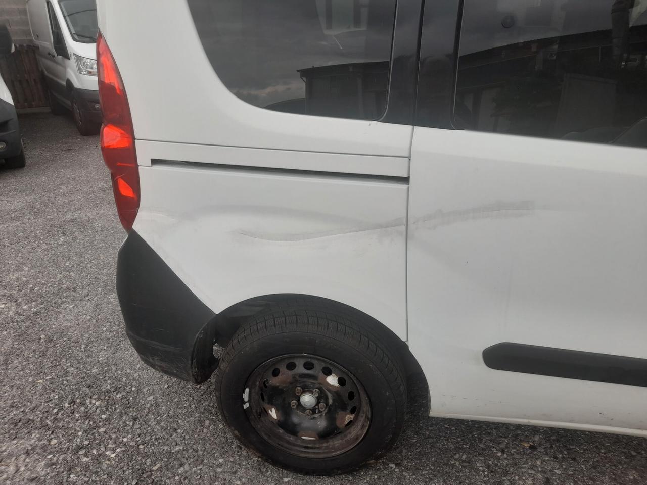 Fiat doblo 5 posti finestrato autocarro