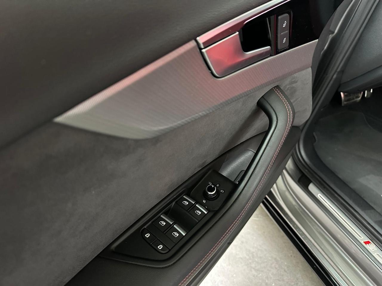 Audi A4 Avant 45 TDI quattro tiptronic S line edition