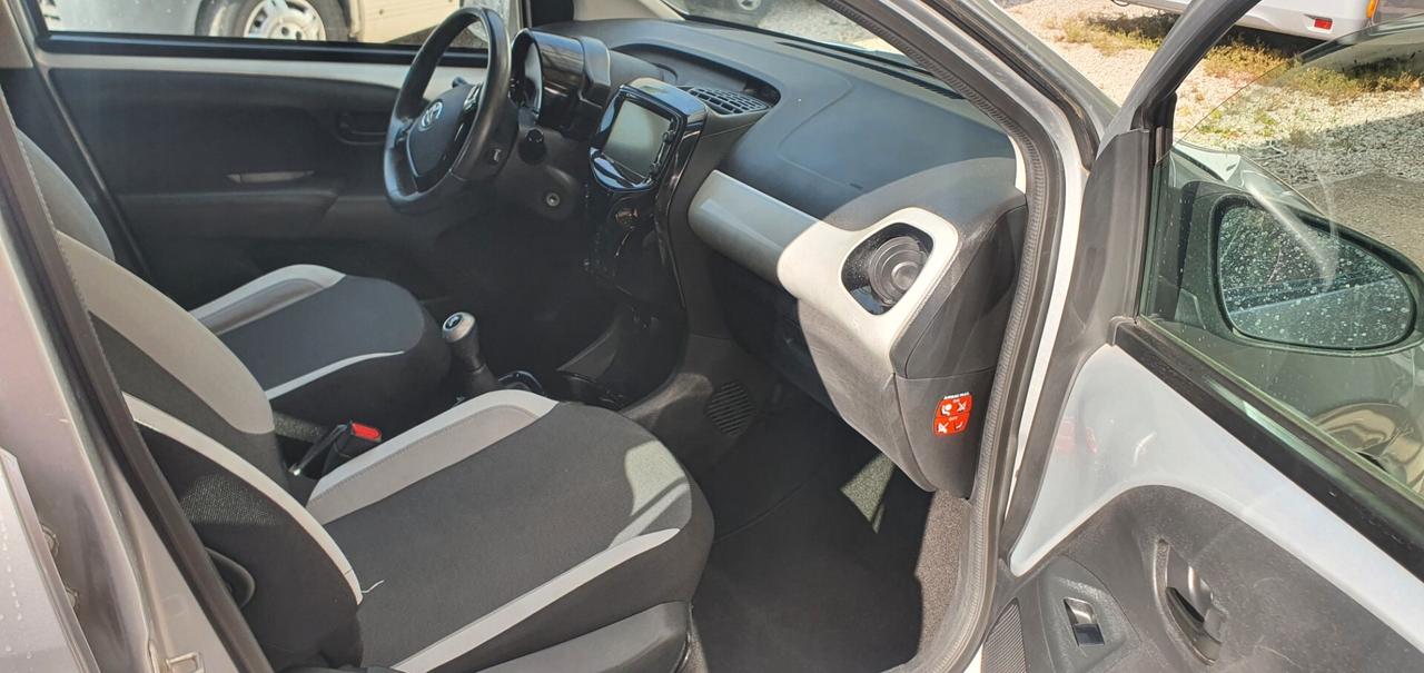 Toyota Aygo 1.0 VVT-i 69 CV 5 porte x-play