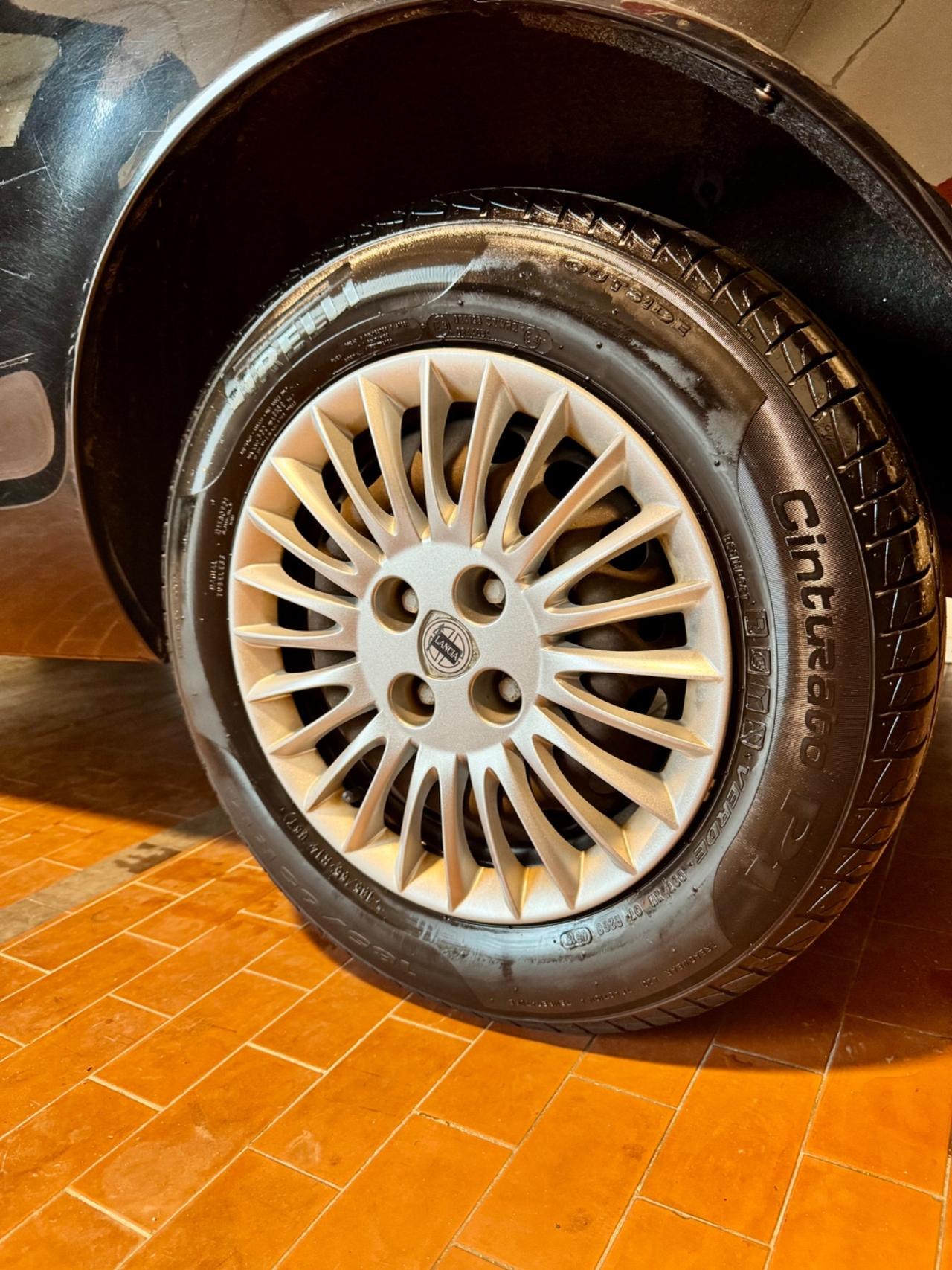 Lancia Ypsilon 1.2 Argento