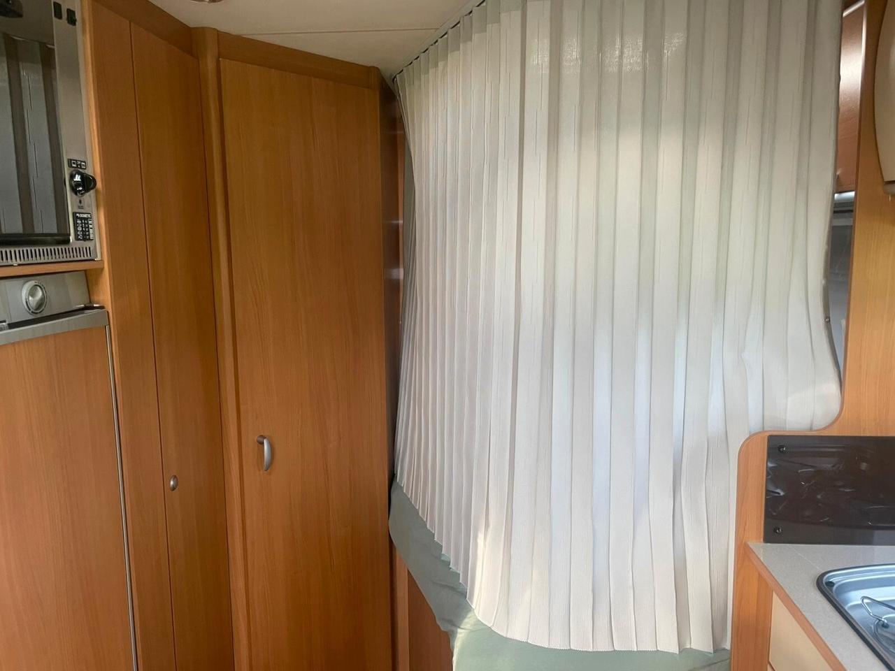 Bürstner Viseo 696 Motorhome con letto matrimoniale