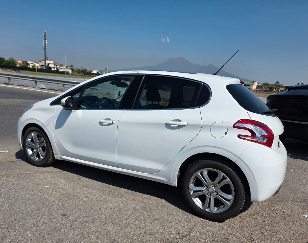 Peugeot 208 1.4 HDi 68 CV 5 porte Allure