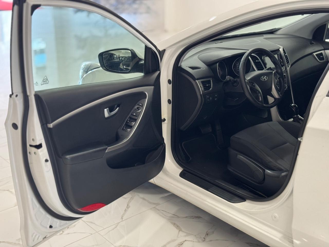 Hyundai i30 1.6 CRDi AUTOMATICA
