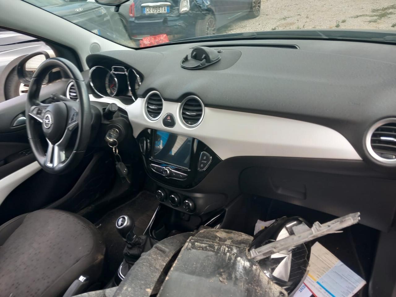 Opel Adam 1.2 70 CV Black Jack