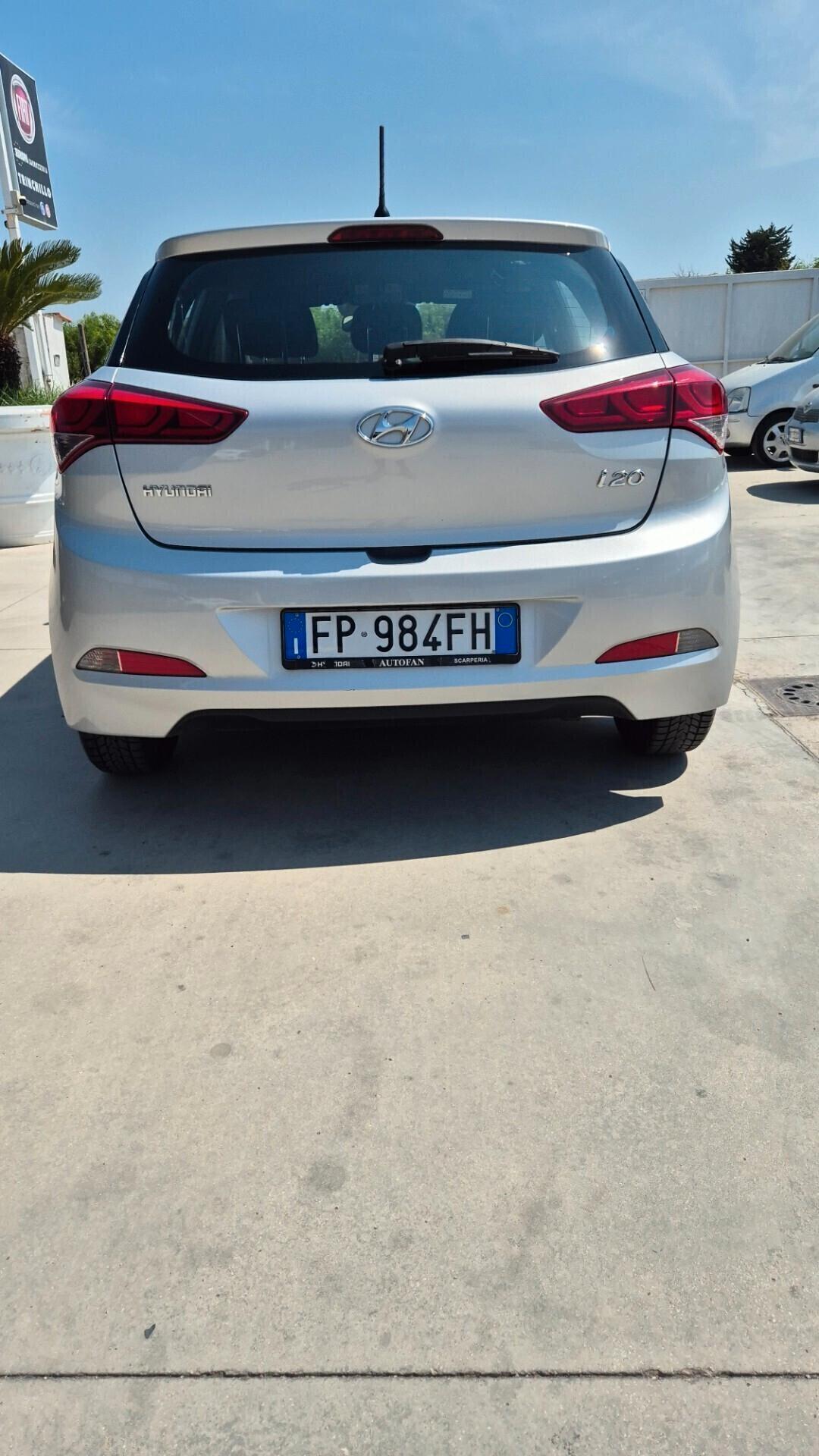 Hyundai i20 1.1 CRDi 12V 5 porte Blackline