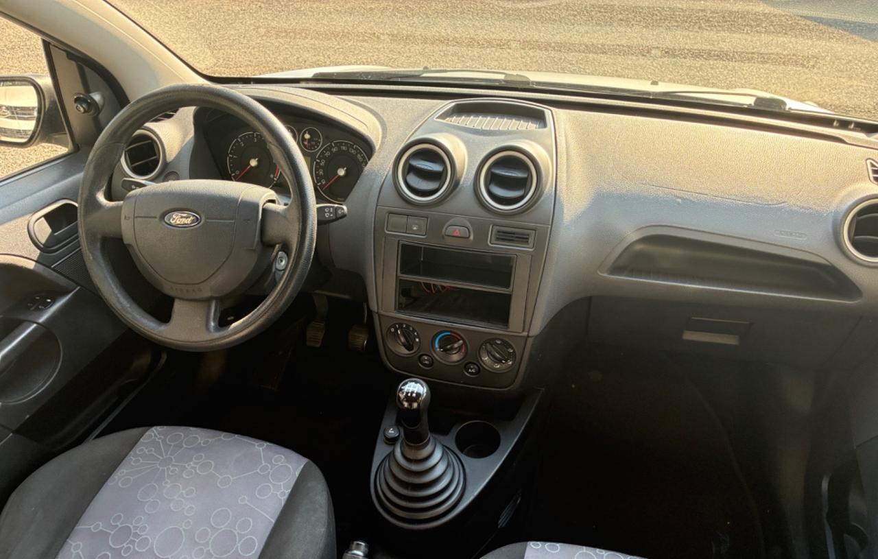 Ford Fiesta 1.4 TDCi Ghia - 5 porte