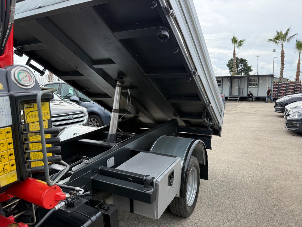 Nissan Cabstar Ribaltabile con Gru 35.15