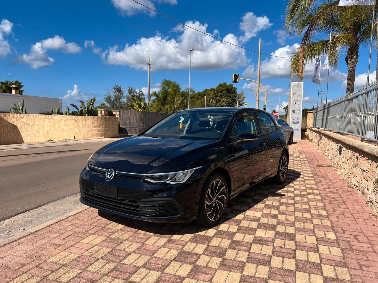 Volkswagen Golf 8 1.0 TSI Life 110CV
