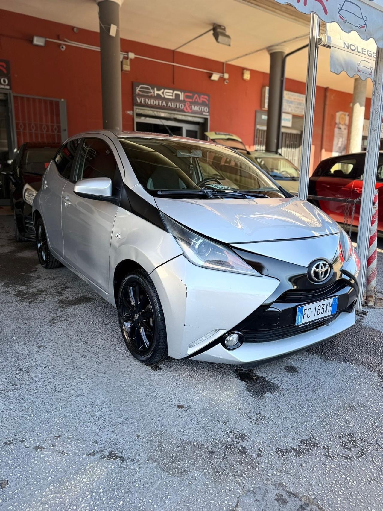 Toyota Aygo 1.0 VVT-i 69 CV 5 porte x-play