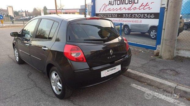 RENAULT Clio 1.2 16V 5 porte Le Iene