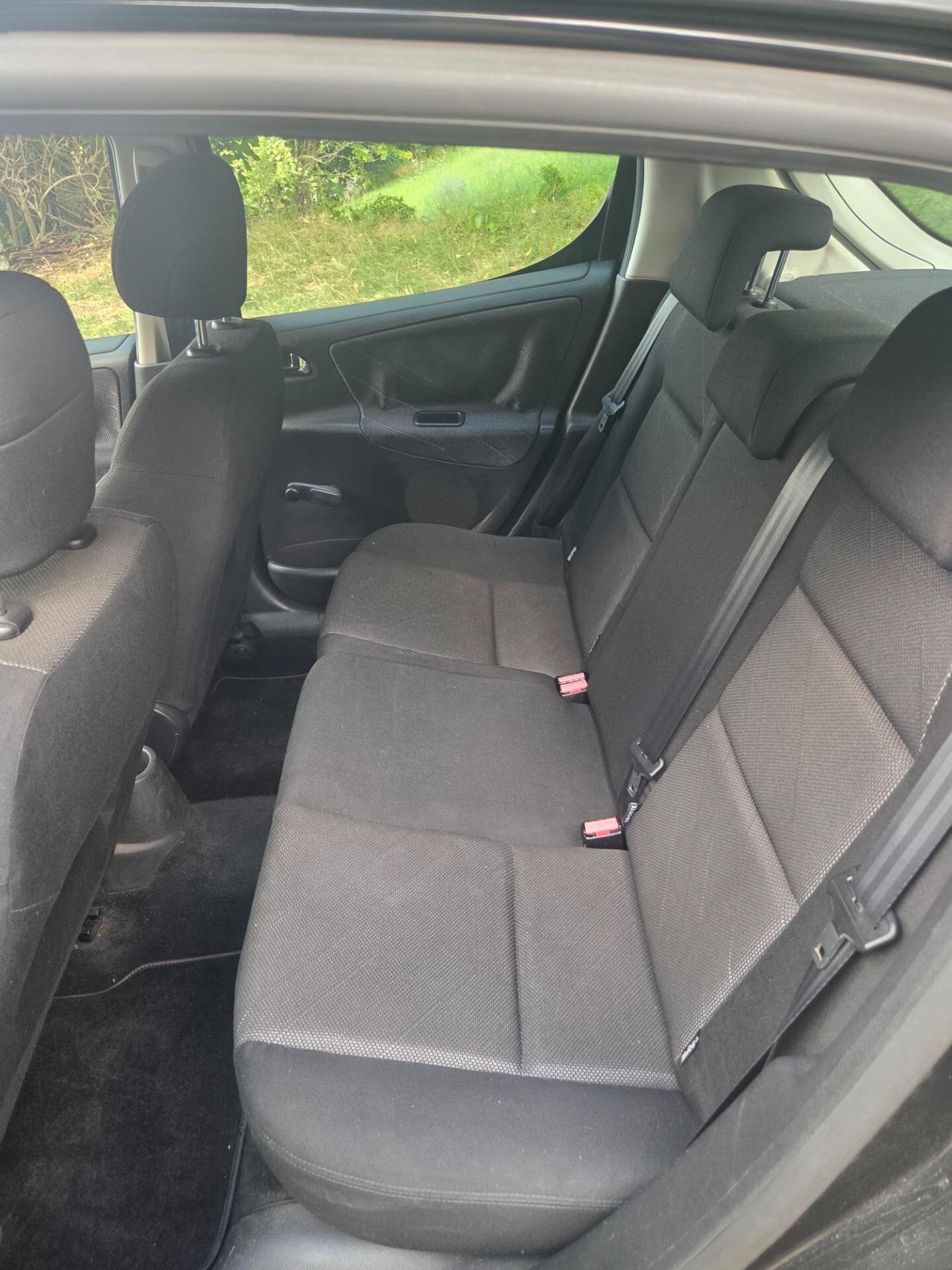 Peugeot 207 1.6 HDi 90CV 5 porte