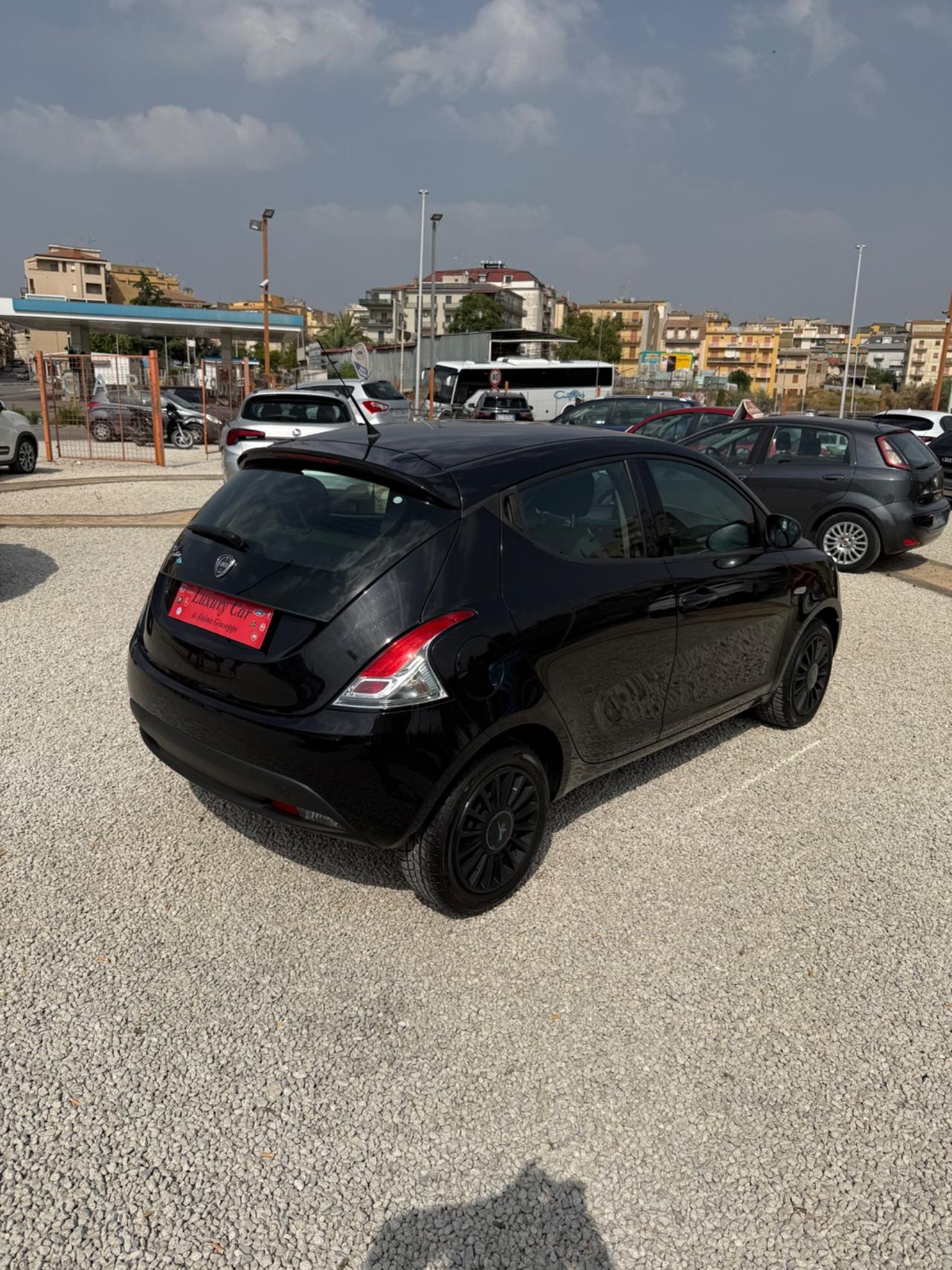 Lancia Ypsilon 1.2 69 CV 5 porte S&S Silver