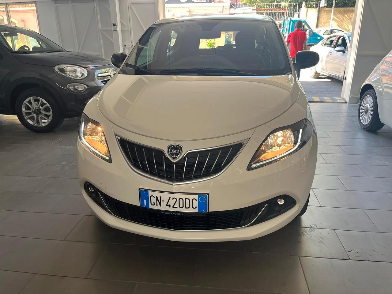 new Lancia Ypsilon 1.0 FireFly 5 porte S&S Hybryd Gold