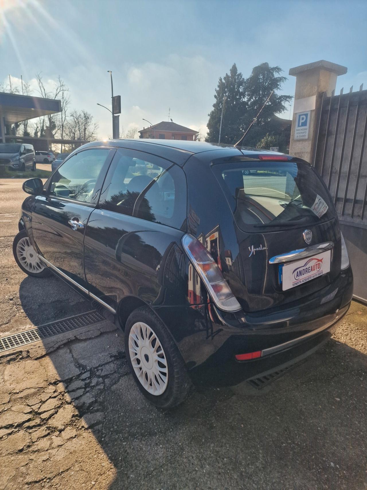 Lancia Ypsilon 1.2 69 CV Unyca