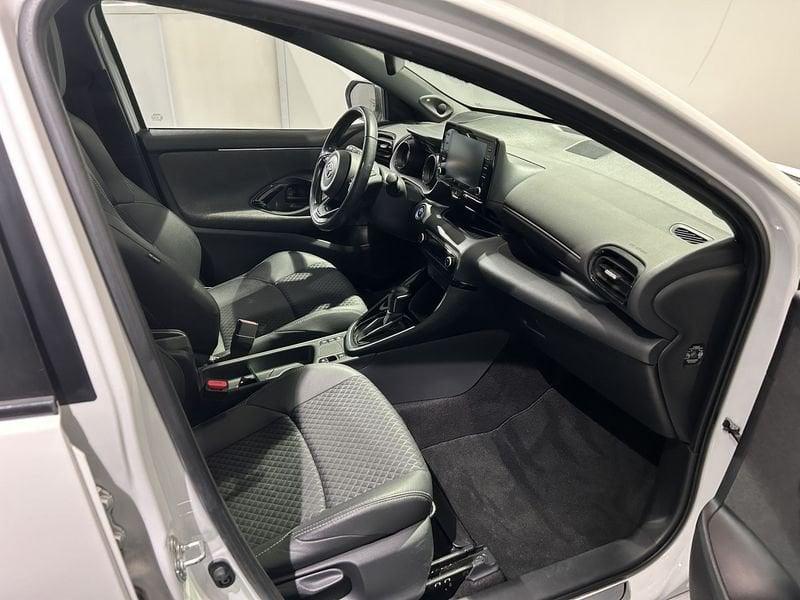 Toyota Yaris 1.5 Hybrid Lounge AREA C FREE