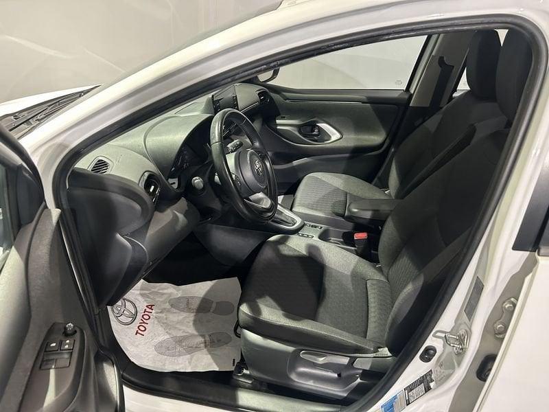 Toyota Yaris 1.5 Hybrid 5 porte Active + CERCHI IN LEGA AREA C FREE