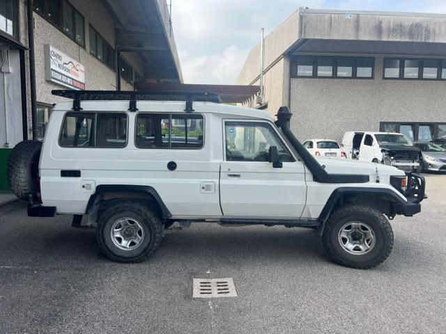 TOYOTA Land Cruiser HZJ78