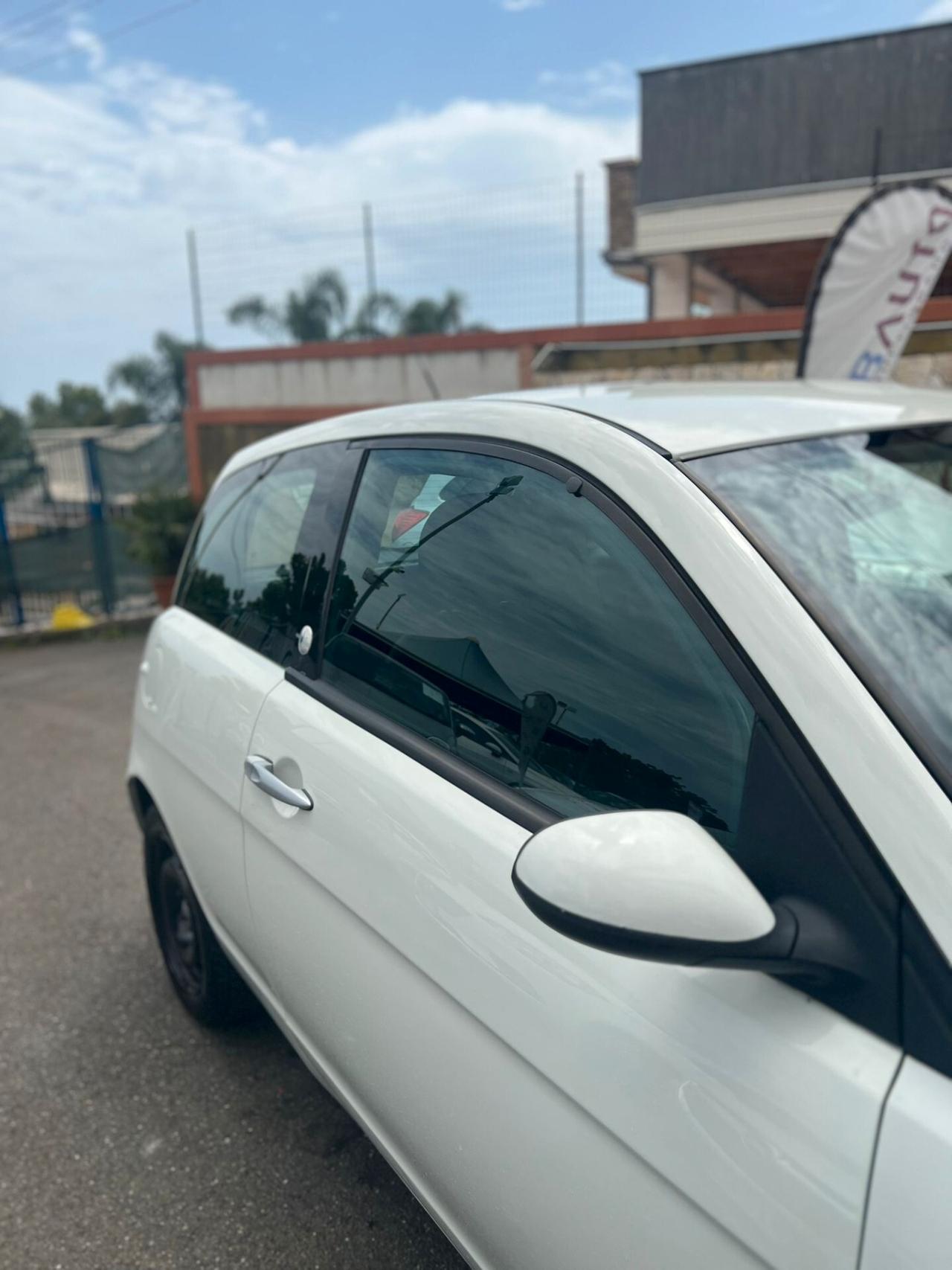 Lancia Ypsilon 1.4 Platino Ecochic GPL